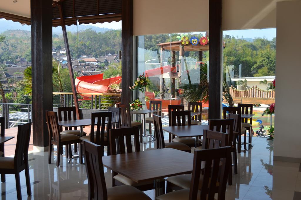 Bess Resort & Waterpark Hotel And Convention Malang Extérieur photo