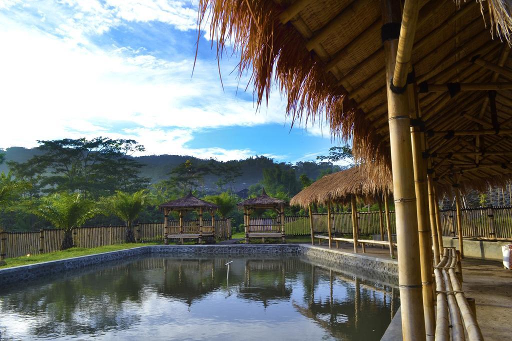 Bess Resort & Waterpark Hotel And Convention Malang Extérieur photo