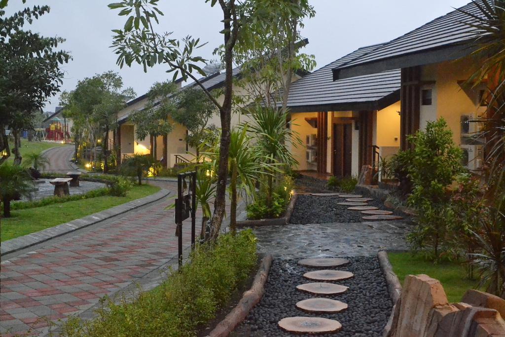 Bess Resort & Waterpark Hotel And Convention Malang Extérieur photo