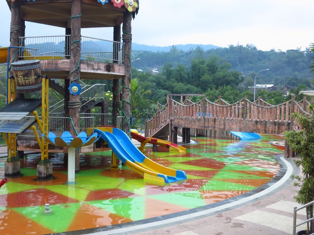 Bess Resort & Waterpark Hotel And Convention Malang Extérieur photo