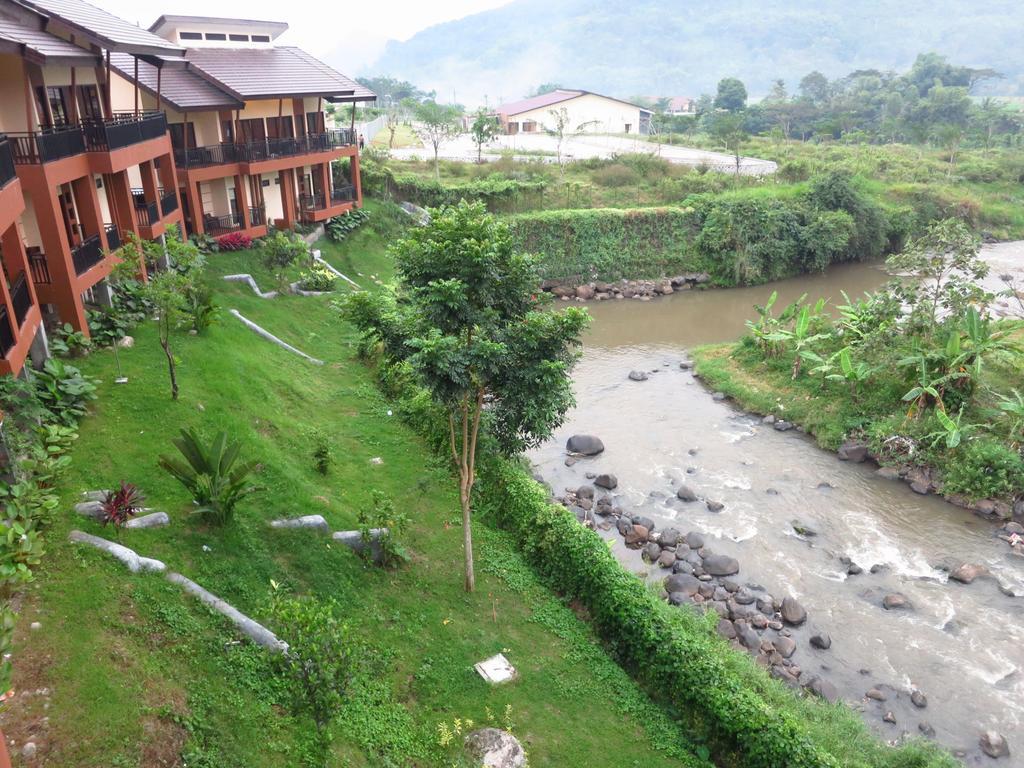 Bess Resort & Waterpark Hotel And Convention Malang Extérieur photo