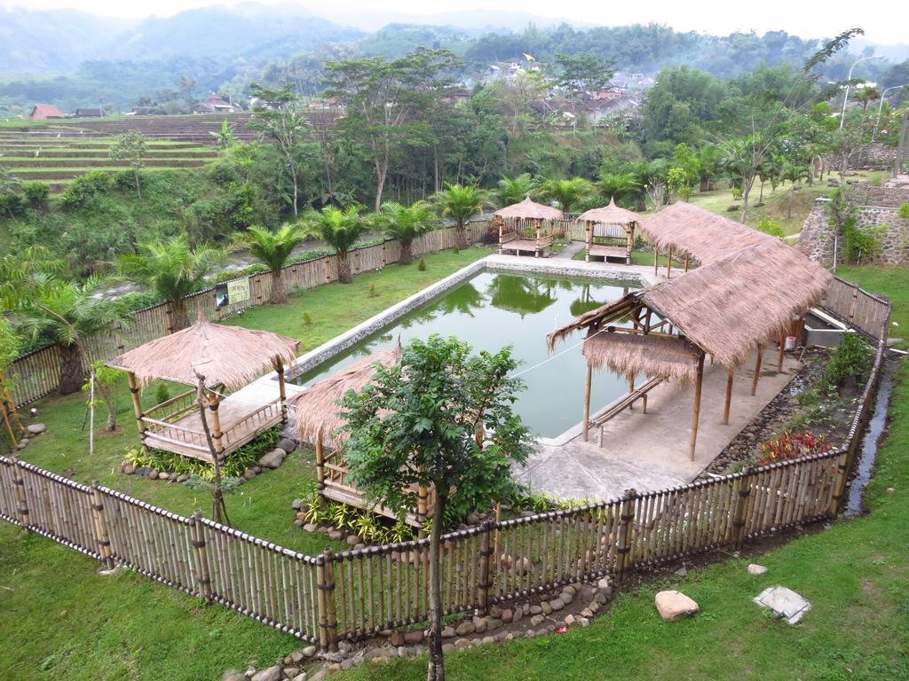 Bess Resort & Waterpark Hotel And Convention Malang Extérieur photo