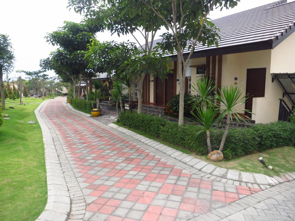 Bess Resort & Waterpark Hotel And Convention Malang Extérieur photo