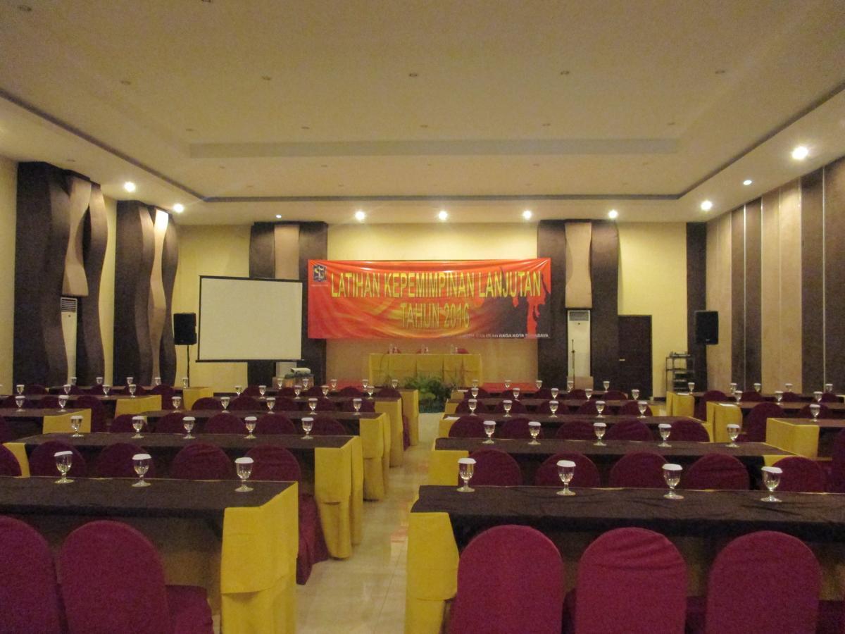 Bess Resort & Waterpark Hotel And Convention Malang Extérieur photo